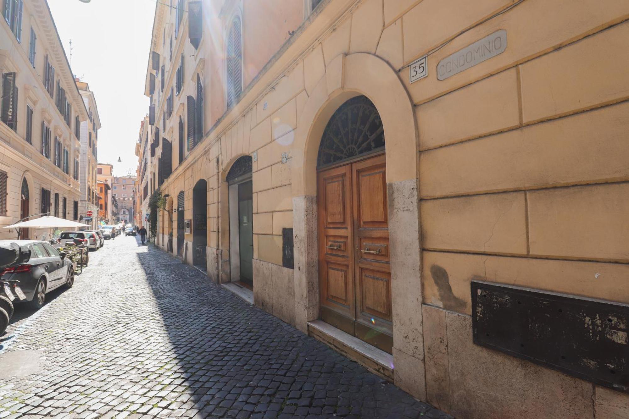 In Via Plauto Apartment